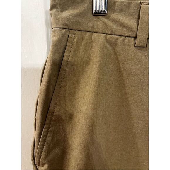 Vineyard Vines The Breaker Performance Shorts in Tan sz 32 EUC - Picture 2 of 6